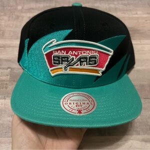 Mitchell & Ness San Antonio Spurs Sharktooth Snapback Hat NWT